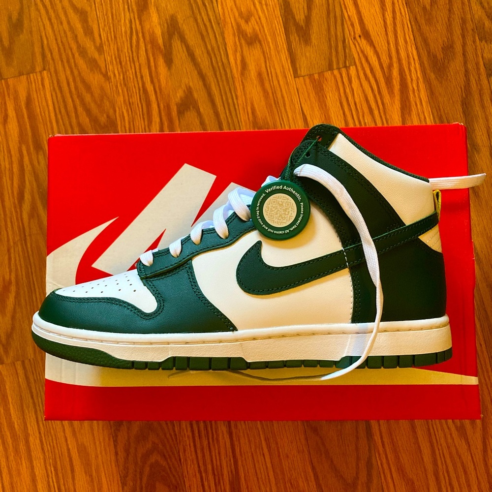 Nike Dunk High “Australia” 9.5. Brand New Never Worn. StockX Verified Authentic.